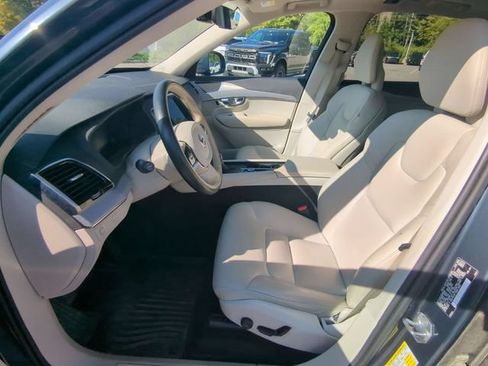 Used 2021 Volvo XC90 T5 Momentum w/ Protection Package Premier FWD image 9