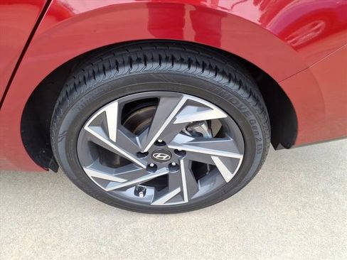 Used 2025 Hyundai Elantra SEL image 20