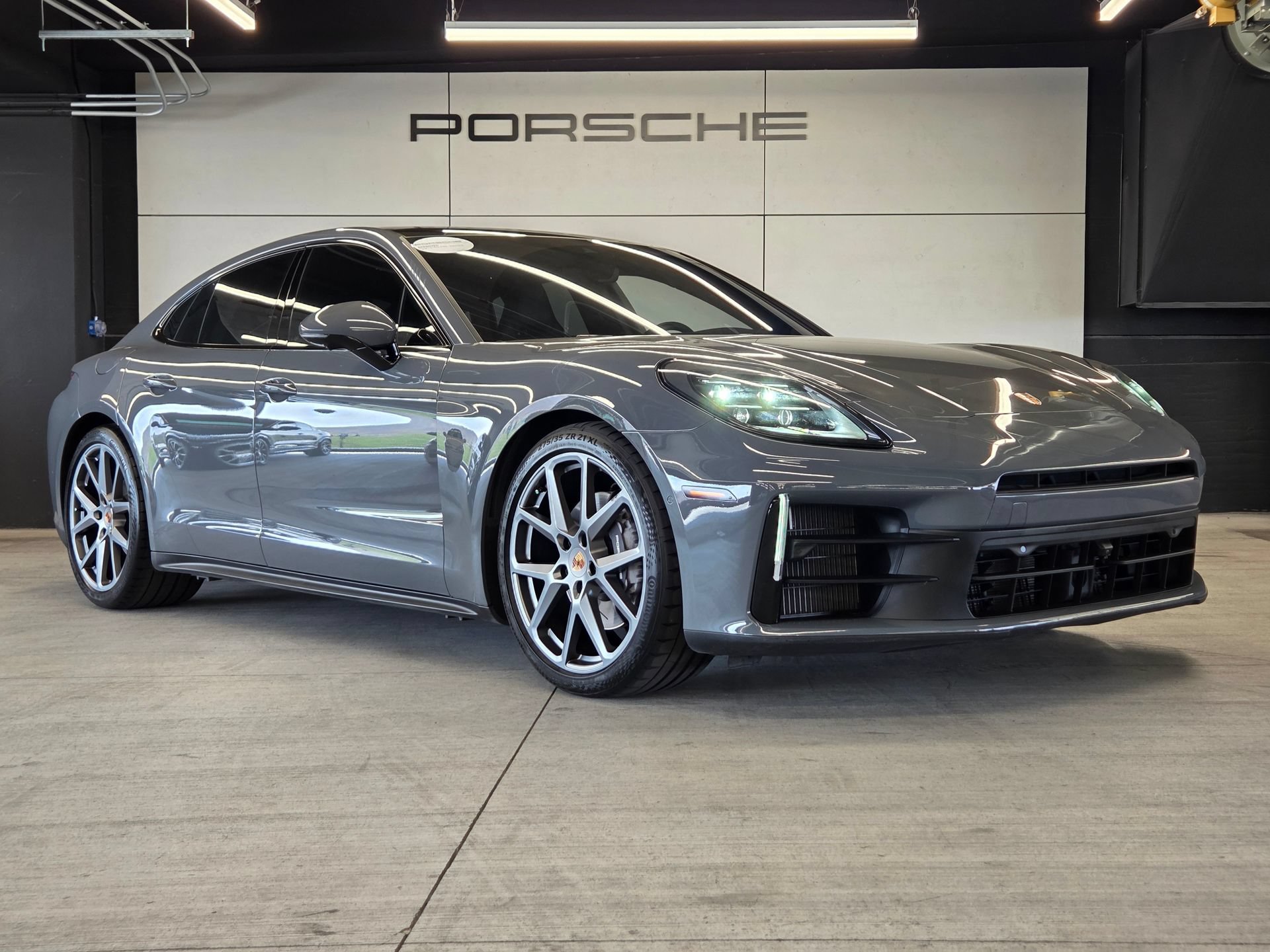 Certified 2025 Porsche Panamera image 31