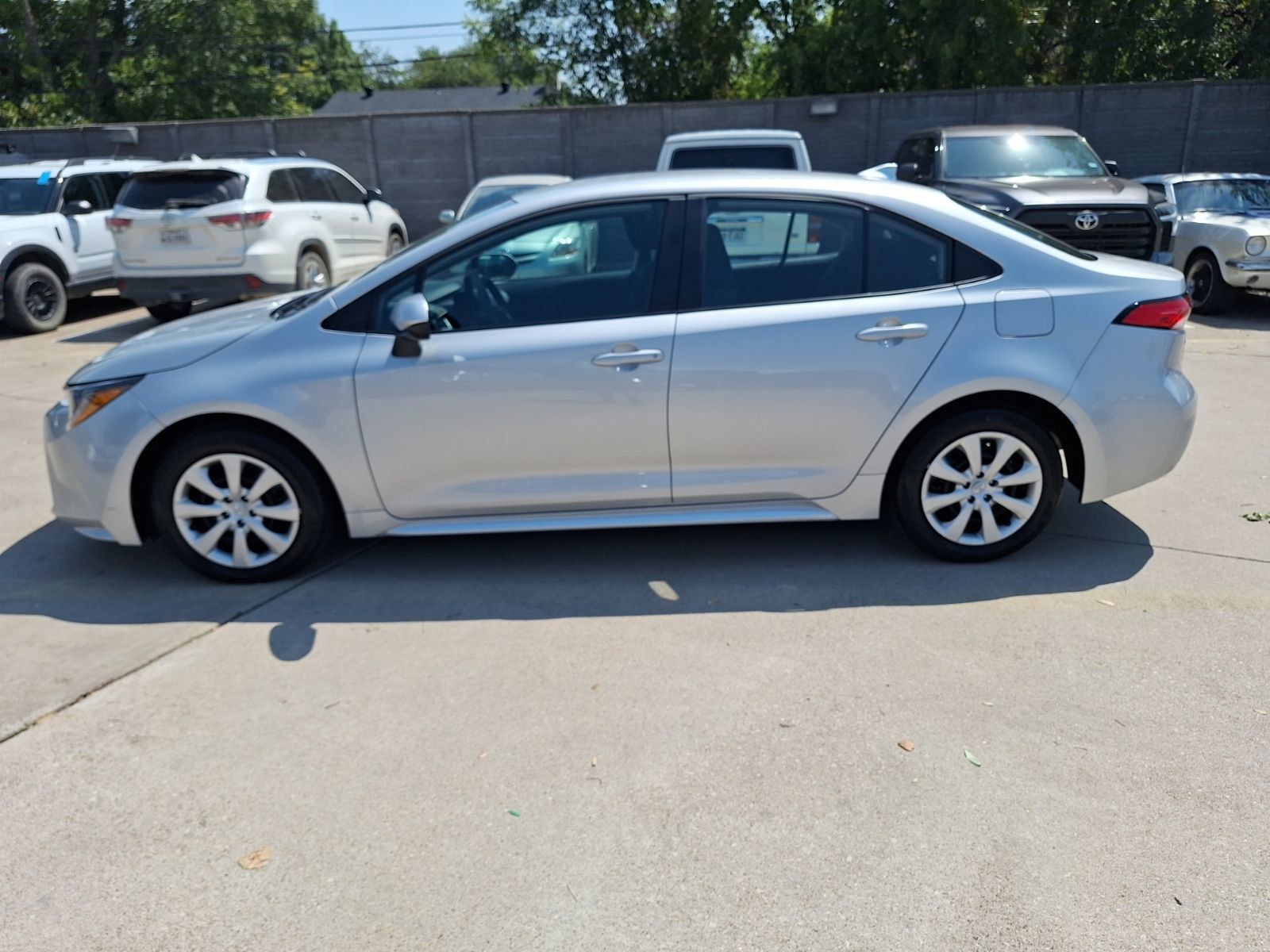 Used 2026 Toyota Corolla LE FWD image 3