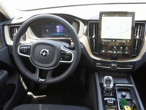 New 2026 Volvo XC60 B5 Plus w/ Protection Package Premier image 12