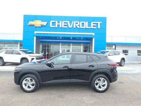 New 2026 Chevrolet Trax LS w/ LS Convenience Package image 3