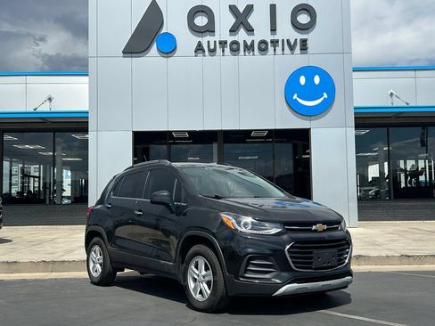 Used 2020 Chevrolet Trax LT w/ LT Convenience Package AWD/4WD image 1