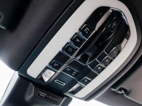 Certified 2026 Porsche Macan AWD/4WD image 21
