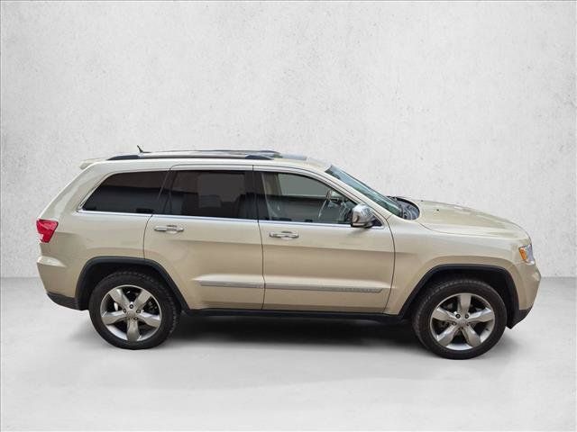 Used 2011 Jeep Grand Cherokee Overland AWD/4WD image 4