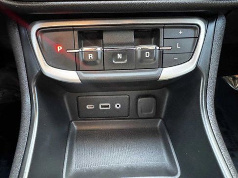 Used 2024 GMC Terrain SLE image 31