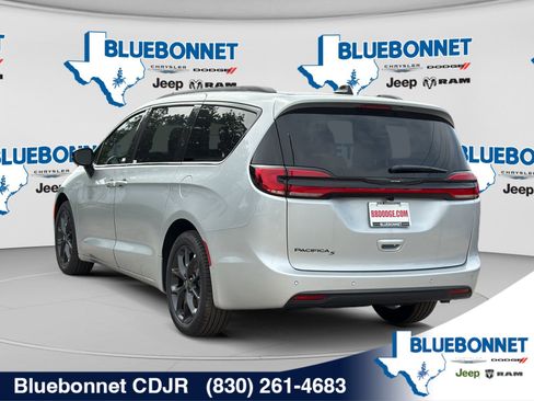 New 2026 Chrysler Pacifica Select w/ S Appearance Package FWD image 7