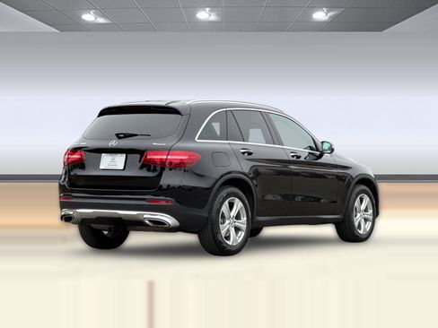 Used 2017 Mercedes-Benz GLC 300 4MATIC image 8