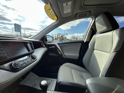Used 2018 Toyota RAV4 Limited image 41