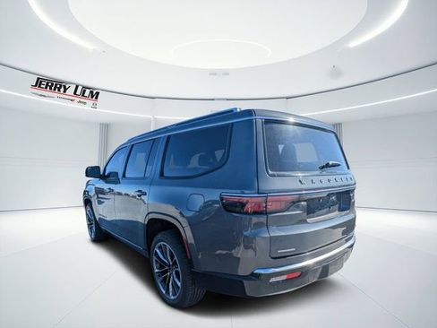 Used 2022 Jeep Wagoneer Series III w/ Premium Group I AWD/4WD image 5