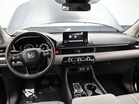 Used 2023 Honda Pilot LX image 16