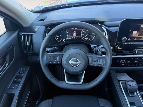 New 2025 Nissan Pathfinder SV image 12