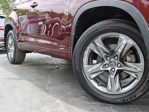 Used 2019 Toyota Highlander Limited Platinum w/ Carpet Mat Package (TMS) AWD/4WD image 5