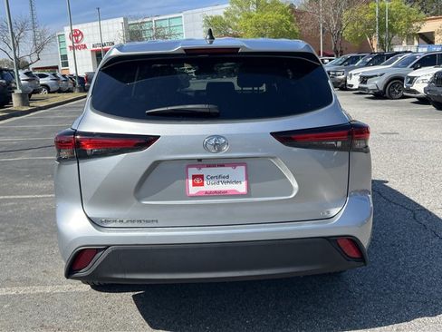 Used 2025 Toyota Highlander LE image 6