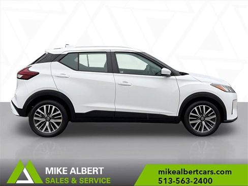 Used 2021 Nissan Kicks SV image 3