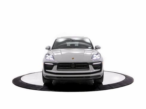 Certified 2023 Porsche Macan S image 10