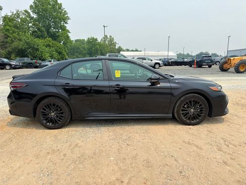 Used 2022 Toyota Camry SE FWD image 6