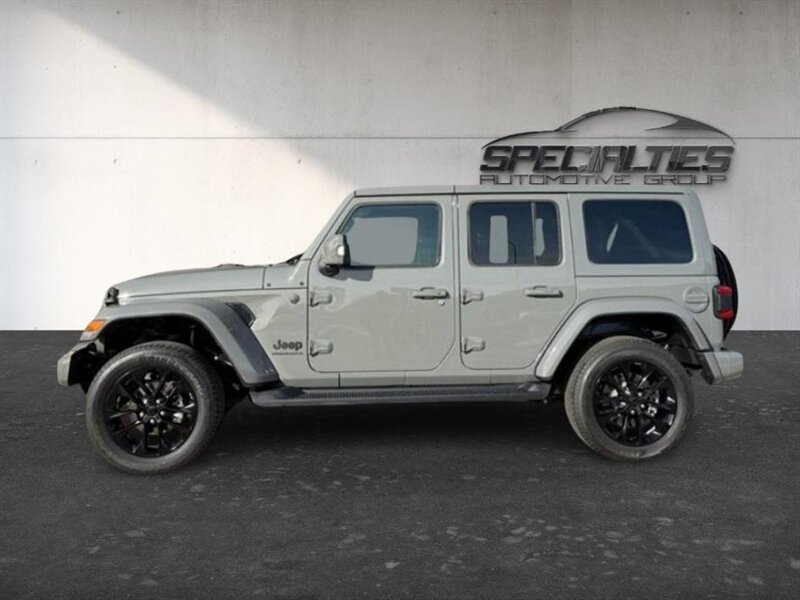 Used 2023 Jeep Wrangler Unlimited Sahara AWD/4WD image 3