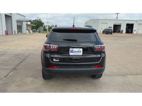 Used 2025 Jeep Compass Latitude w/ Altitude Special Edition image 7