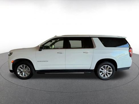 Used 2023 Chevrolet Suburban Premier RWD image 9