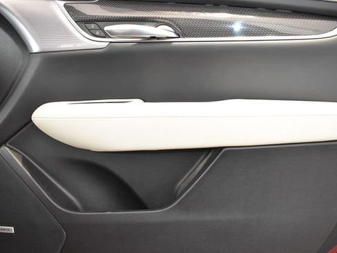 Used 2023 Cadillac XT5 Sportv w/ Technology Package image 11