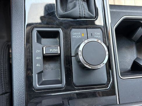 Used 2022 Toyota Tundra SR5 w/ SR5 Convenience Package AWD/4WD image 17