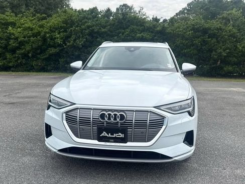 Used 2019 Audi e-tron Prestige w/ Prestige Package AWD/4WD image 2