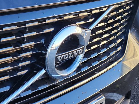 Used 2020 Volvo XC40 T5 R-Design w/ Protection Package Premier image 4