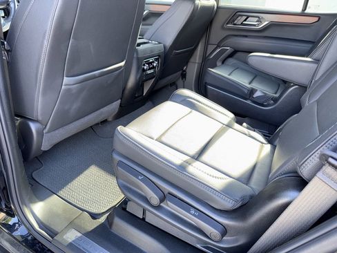 Used 2025 GMC Yukon Denali AWD/4WD image 26