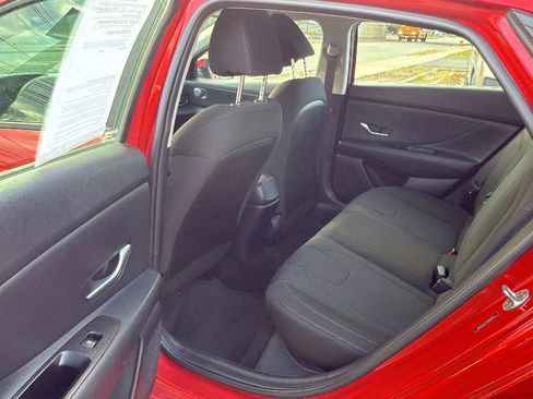 Used 2021 Hyundai Elantra SE image 27