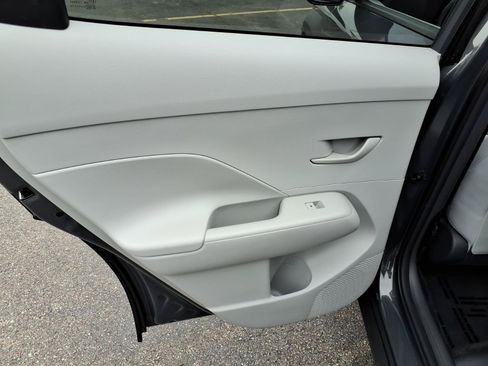 Used 2025 Hyundai Kona SEL FWD image 8
