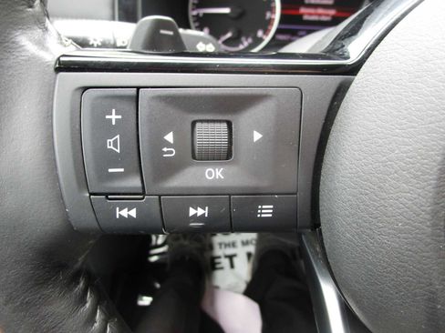 Used 2022 Nissan Pathfinder SV w/ SV Premium Package AWD/4WD image 30