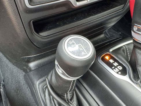 Used 2022 Jeep Wrangler Unlimited Sahara w/ LED Lighting Group AWD/4WD image 13