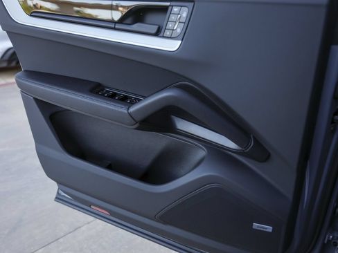 New 2026 Porsche Cayenne E-Hybrid Coupe AWD/4WD image 31