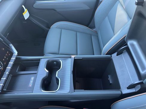 New 2026 GMC Acadia AT4 w/ Luxury Package AWD/4WD image 19