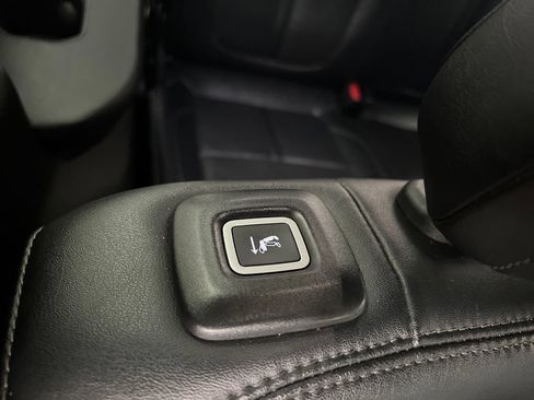 Used 2024 Jeep Wagoneer Series II w/ Flexible Seating Group RWD image 26