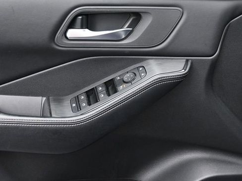 Used 2024 Nissan Rogue SV image 16