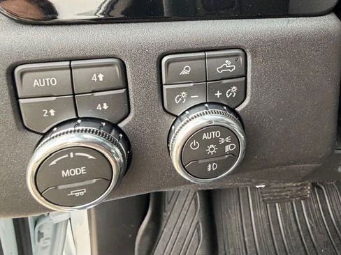 New 2026 GMC Sierra 3500 SLT w/ SLT Convenience Package image 11