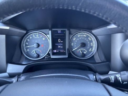 Used 2018 Toyota Tacoma TRD Off-Road w/ Technology Package AWD/4WD image 16