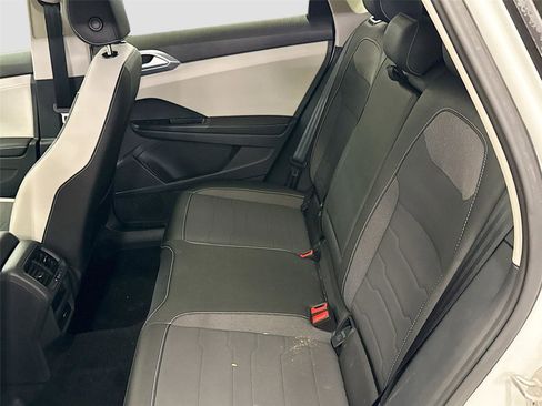 Used 2025 Volkswagen Taos SE image 5