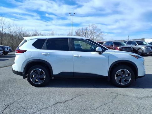 Certified 2025 Nissan Rogue SV image 16