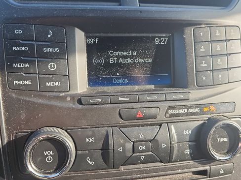 Used 2017 Ford Explorer XLT image 17