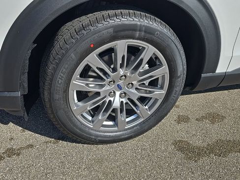 New 2026 Ford Explorer Platinum image 9