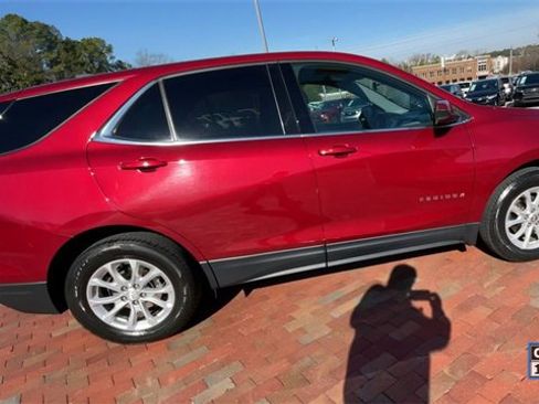 Used 2020 Chevrolet Equinox LT image 2