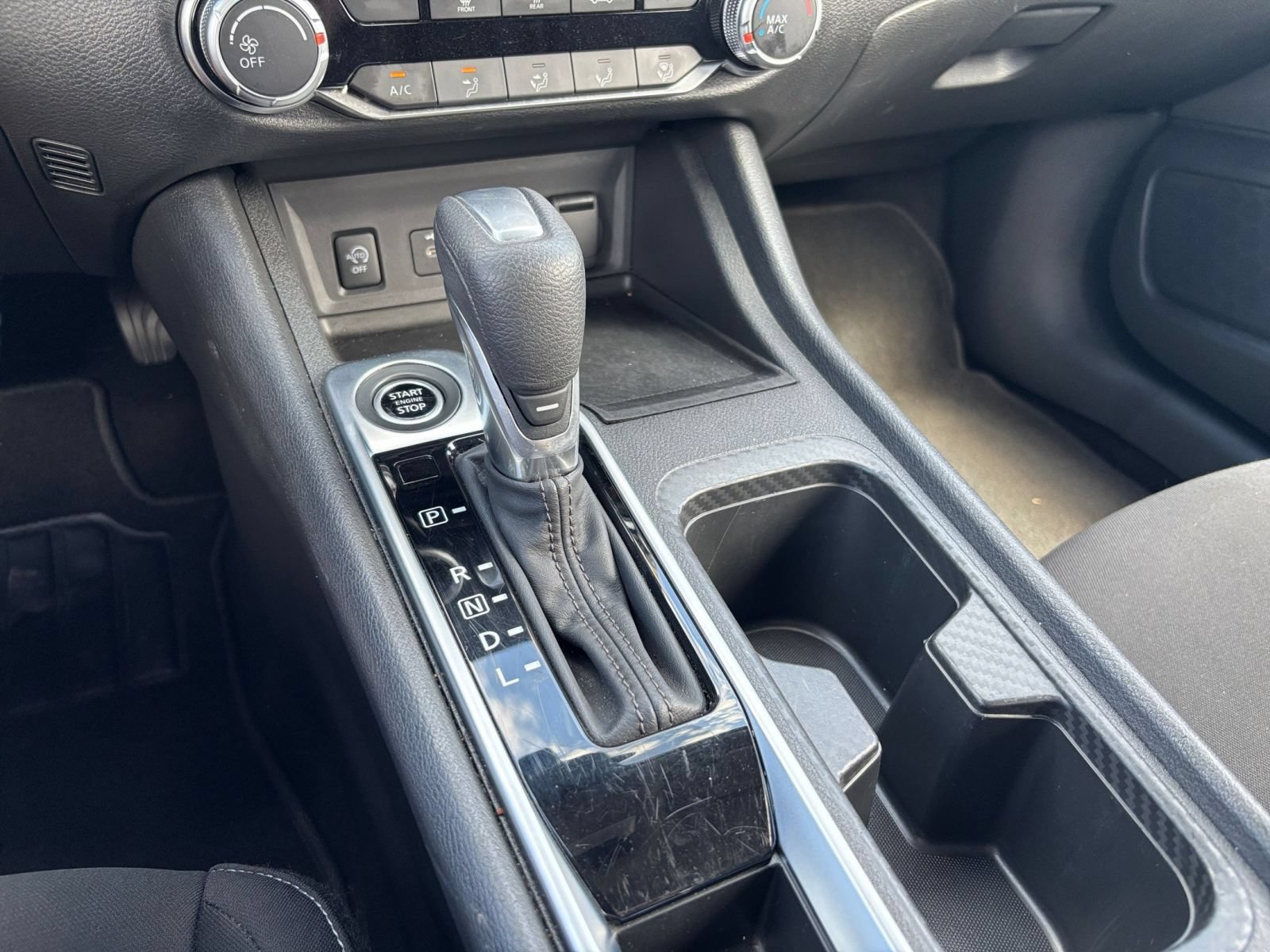 Used 2025 Nissan Sentra SV FWD image 39