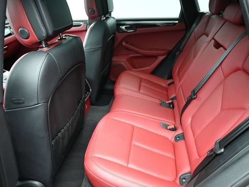 Certified 2025 Porsche Macan AWD/4WD image 7