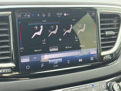 Used 2024 Chrysler Pacifica Touring-L FWD image 31