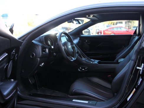 Used 2018 Aston Martin DB11 Coupe image 27
