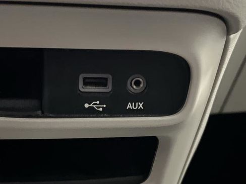 Used 2018 Chrysler Pacifica L FWD image 20