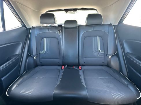 Used 2025 Hyundai Venue Limited FWD image 14